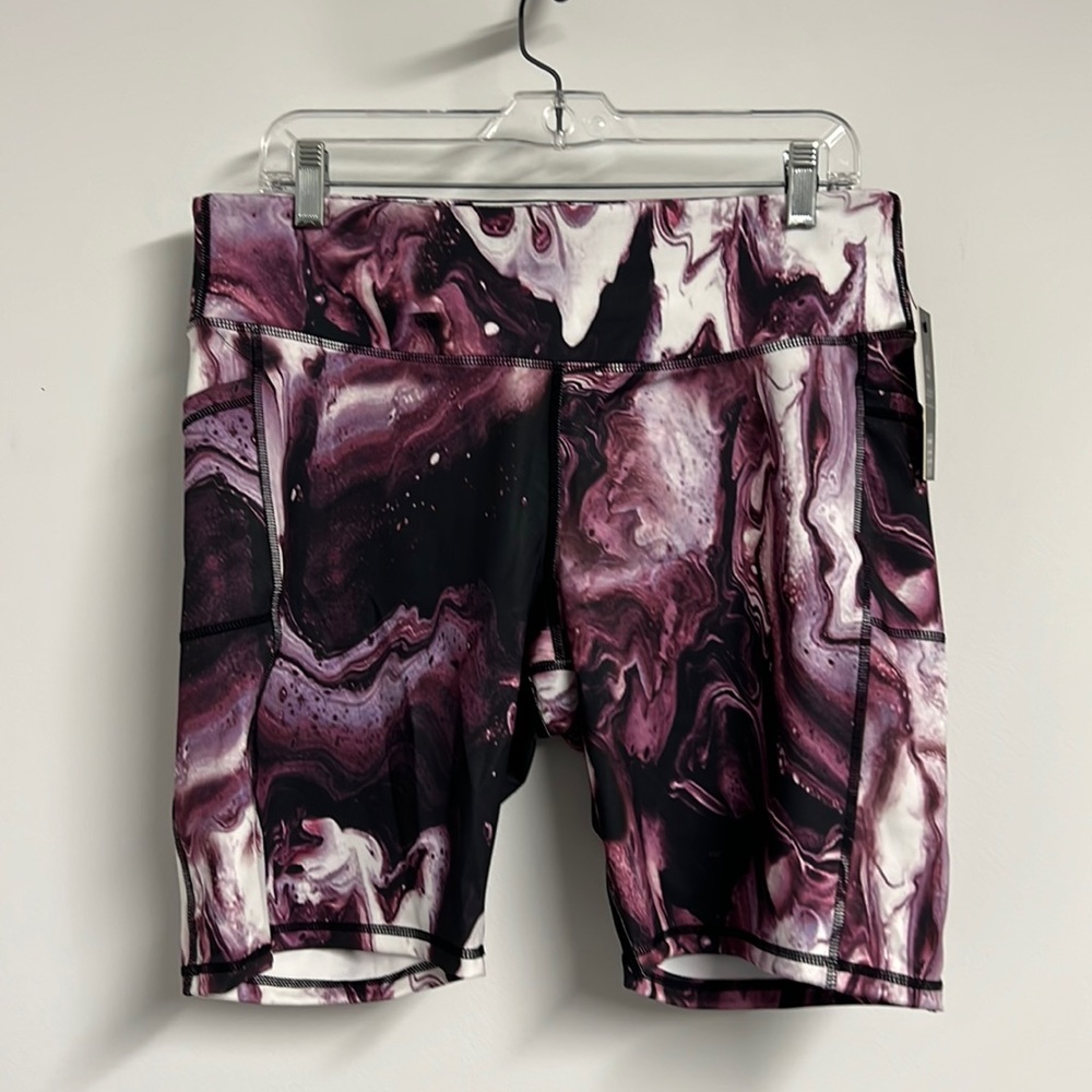 LegEnd 9 Inch Short with Pocket. New with tags. White/Purple/Black. Size 1X.